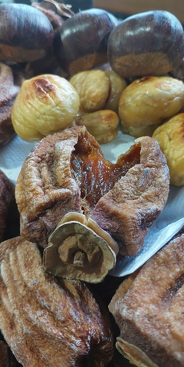 ürün hasat eden çiftçi resmi